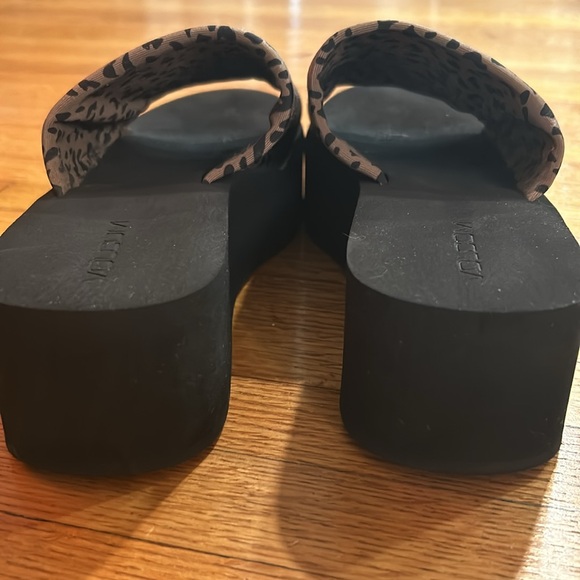 Volcom Leopard print platform sandals. Size 9.5 almost new. - Picture 5 of 7